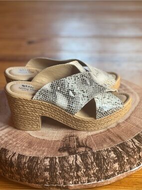 NWOT Spring Step Snake-Print Espadrille Wedge Sandals